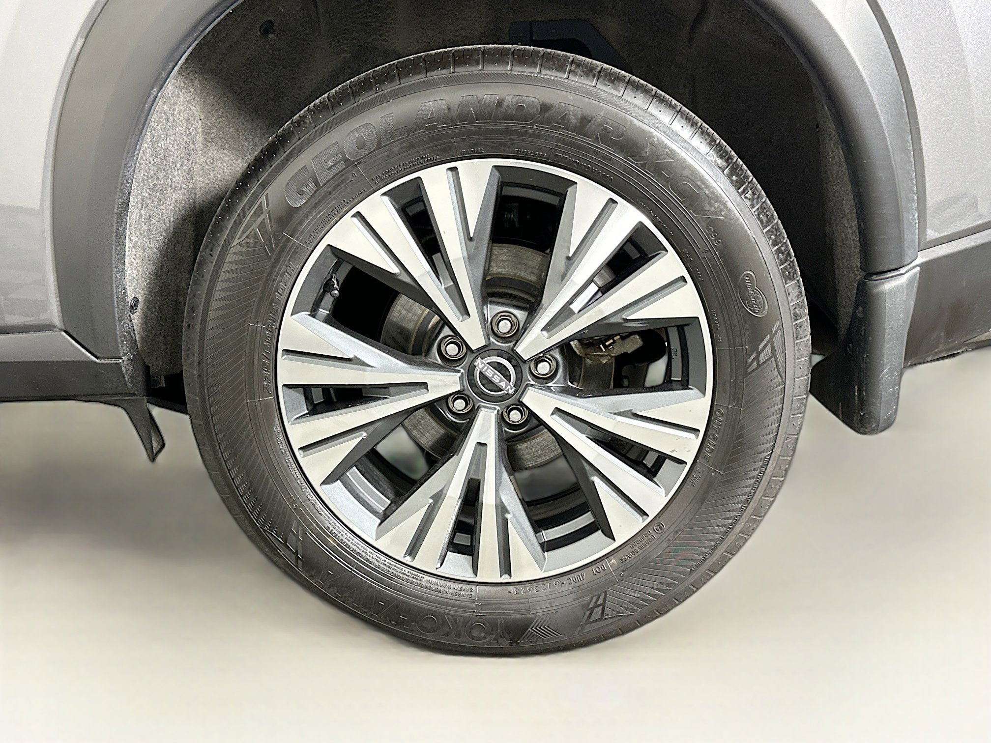 Used 2023 Nissan Rogue SV image 11