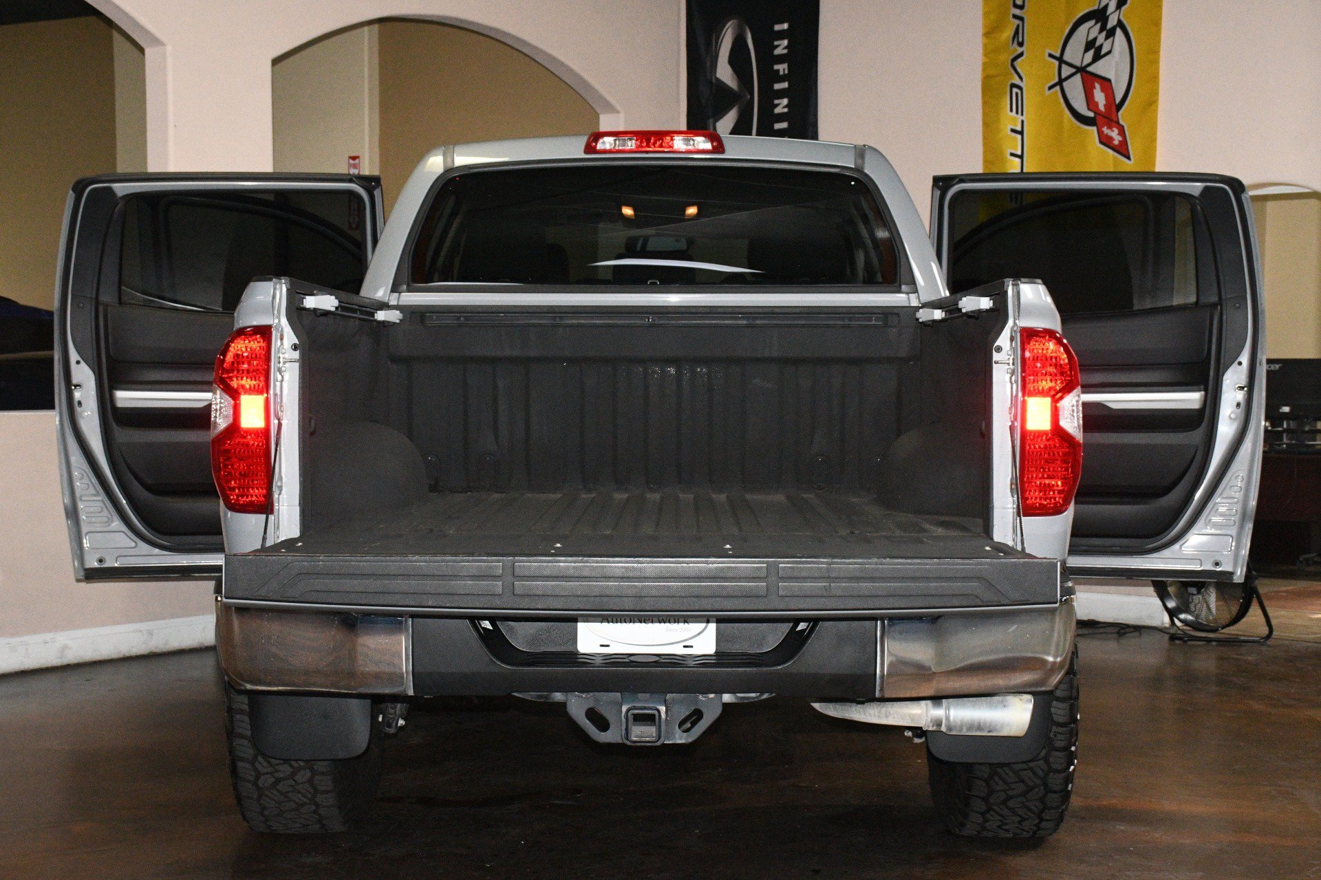 Used 2019 Toyota Tundra SR5 w/ SR5 Upgrade Package AWD/4WD image 88