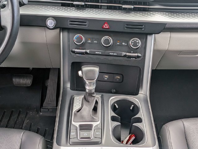 Used 2024 Kia Carnival LX FWD image 19