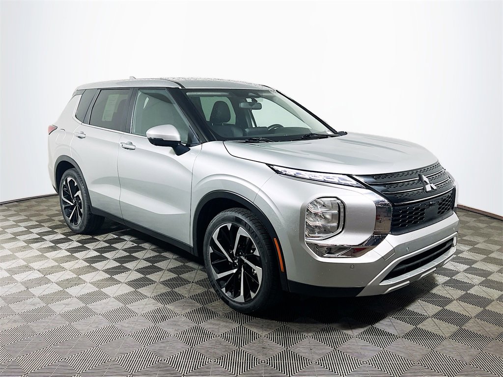 Used 2024 Mitsubishi Outlander SE