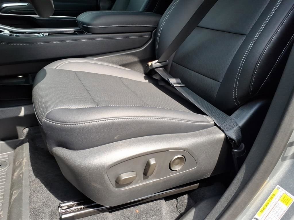 New 2026 Chevrolet Traverse LT w/ Sun and Wheel Package FWD image 16