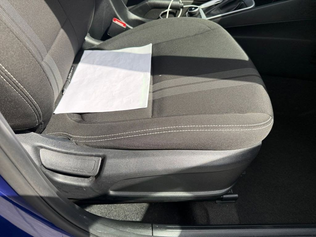 Used 2022 Hyundai Venue SEL image 26