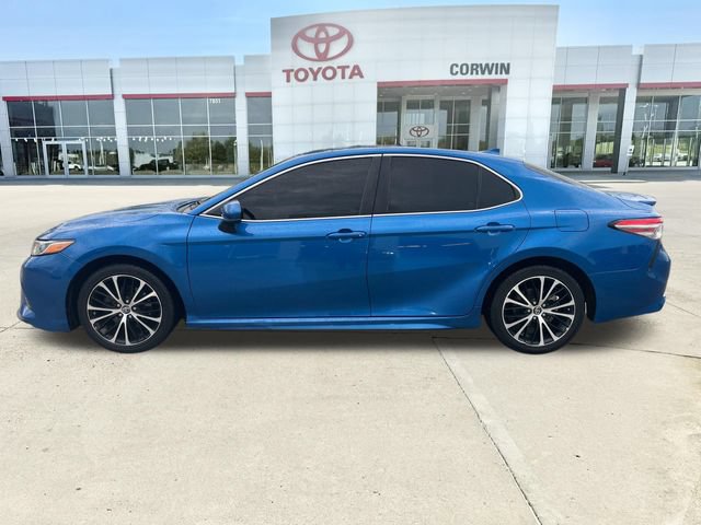 Used 2019 Toyota Camry SE FWD image 2
