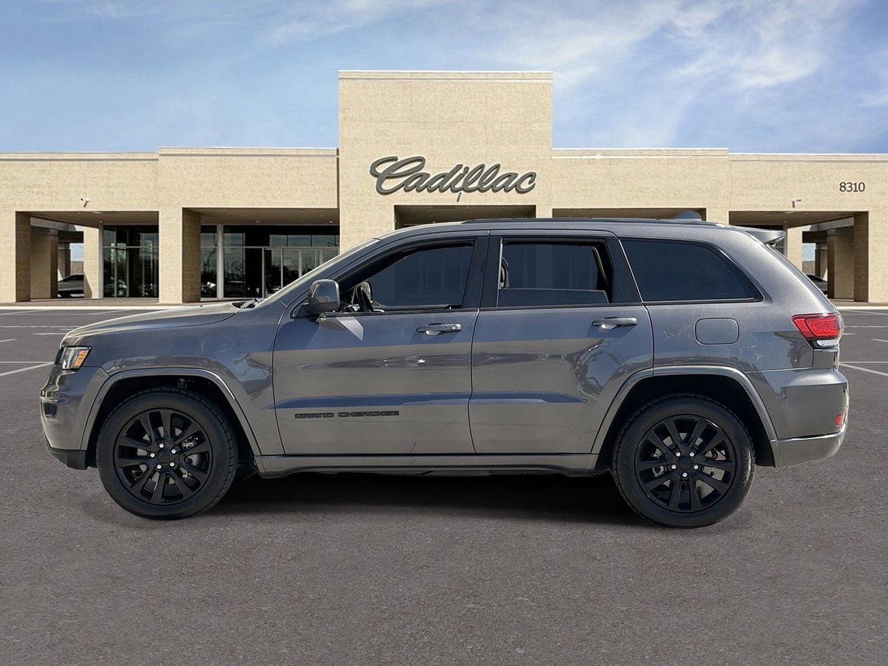 Used 2018 Jeep Grand Cherokee Altitude RWD image 8