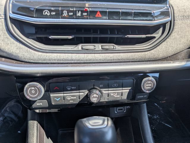 Used 2024 Jeep Compass Latitude AWD/4WD image 18