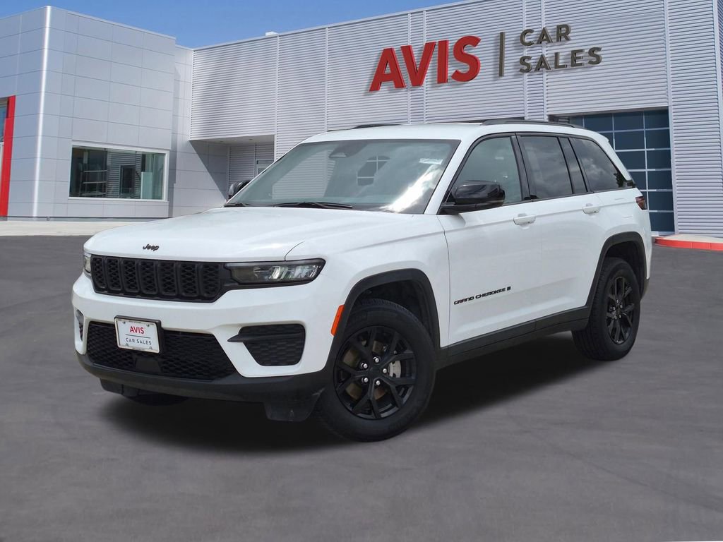 Used 2025 Jeep Grand Cherokee Altitude AWD/4WD image 1