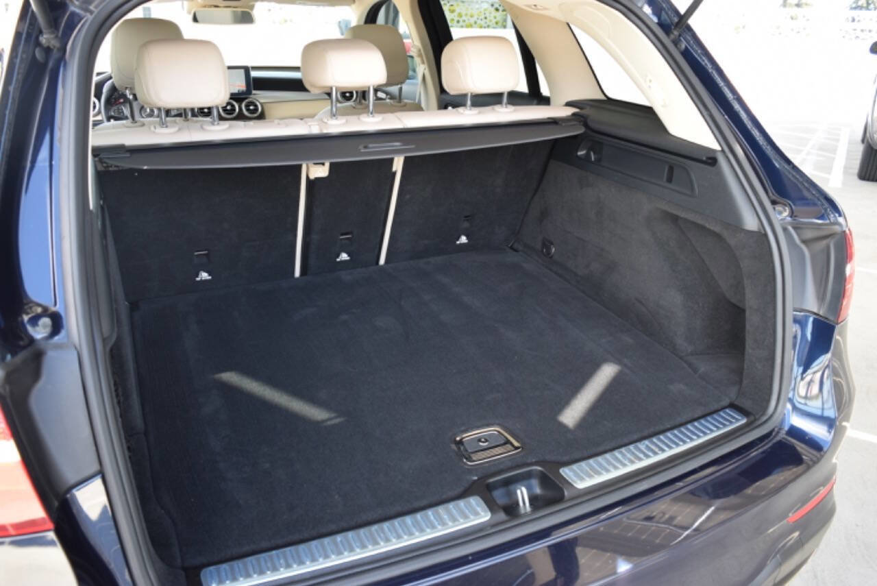 Used 2017 Mercedes-Benz GLC 300 4MATIC image 36