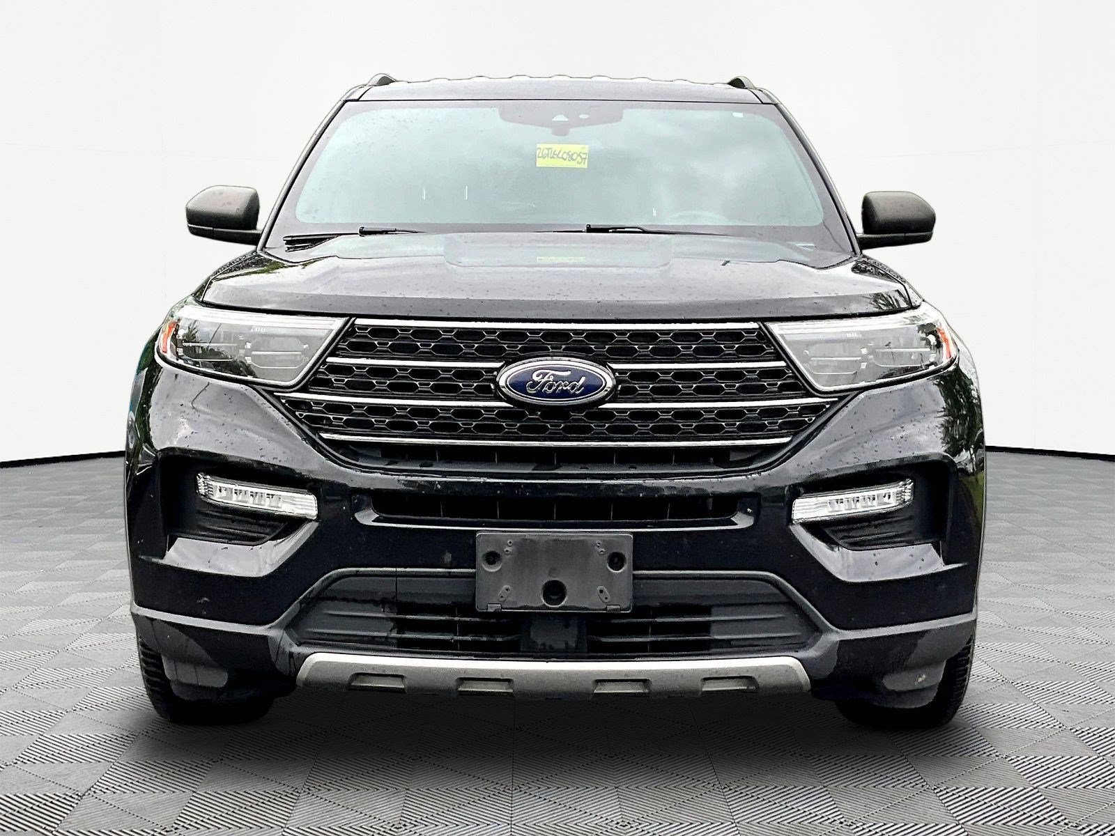 Used 2020 Ford Explorer XLT w/ Equipment Group 202A AWD/4WD image 2