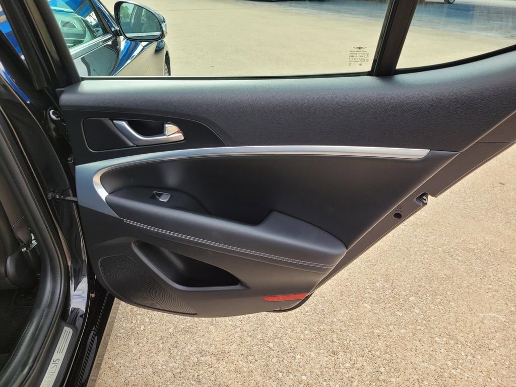 Used 2022 Genesis G70 2.0T image 10