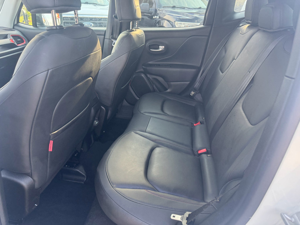 Used 2023 Jeep Renegade Trailhawk w/ Trailhawk Elite Group image 12