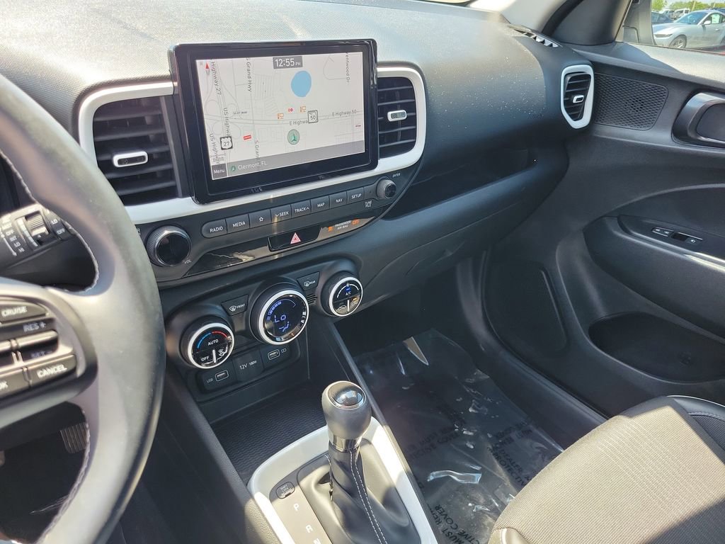 Used 2022 Hyundai Venue Limited FWD image 22