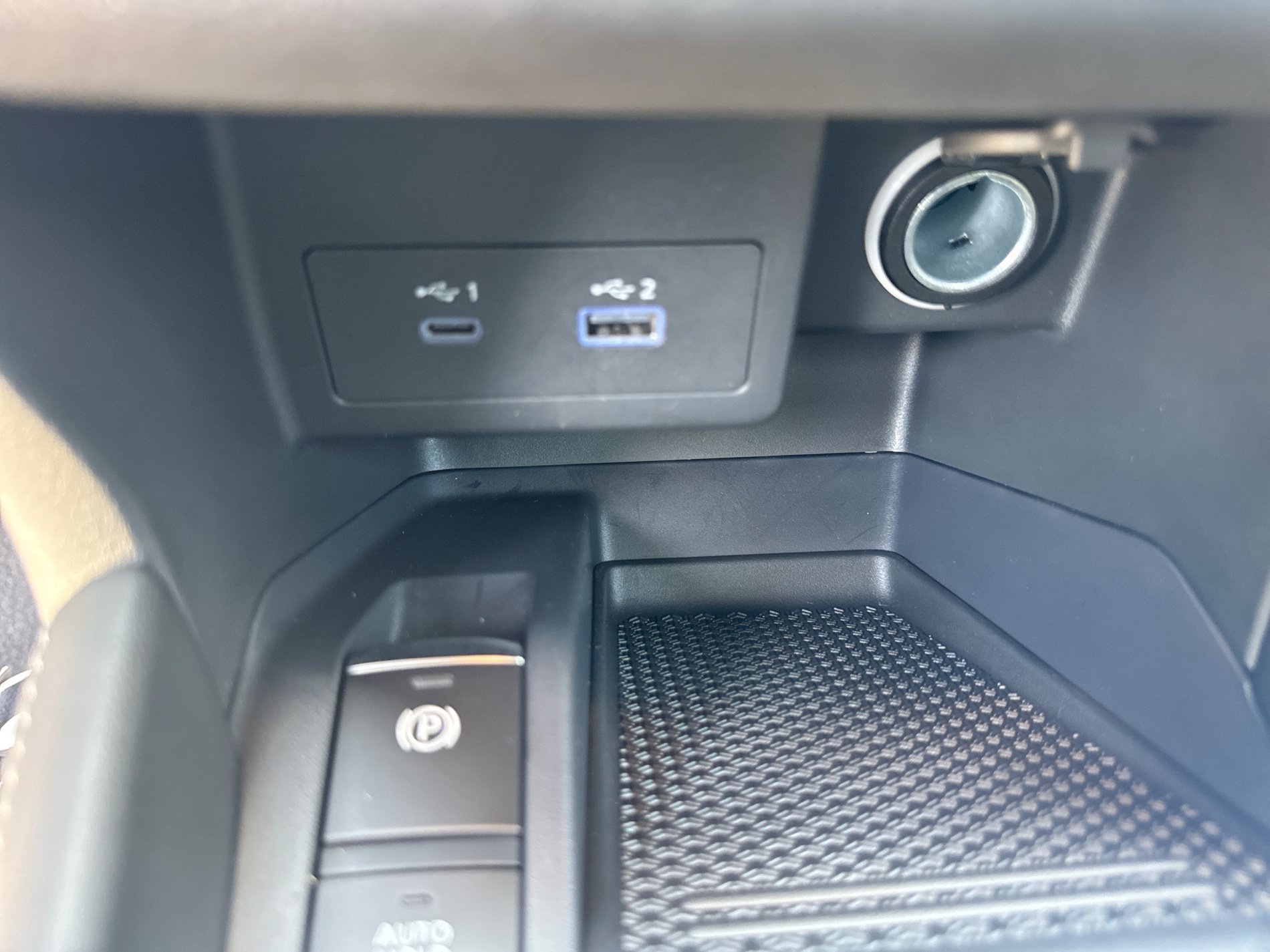 Used 2024 Nissan Kicks SV FWD image 21