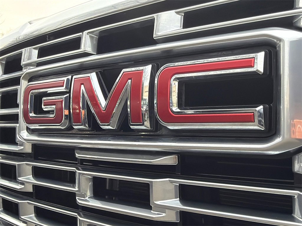 Used 2025 GMC Yukon Denali w/ Denali Reserve Package image 16
