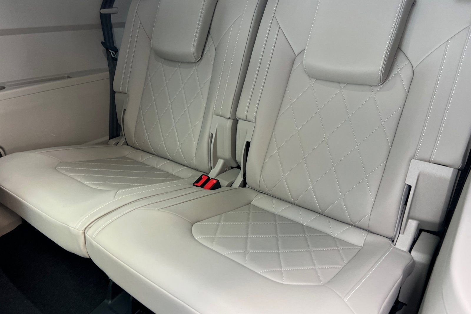 Used 2025 Volkswagen Atlas SEL Premium R-Line AWD/4WD image 12