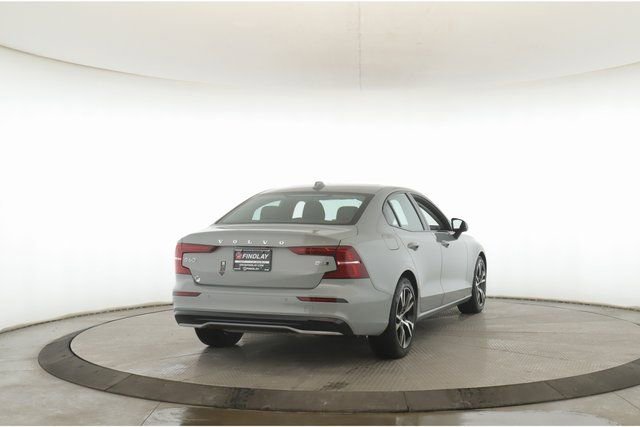 Used 2025 Volvo S60 B5 Core AWD/4WD image 7