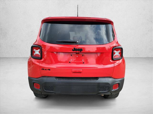 Used 2023 Jeep Renegade Latitude w/ Sun/Sound Group AWD/4WD image 6