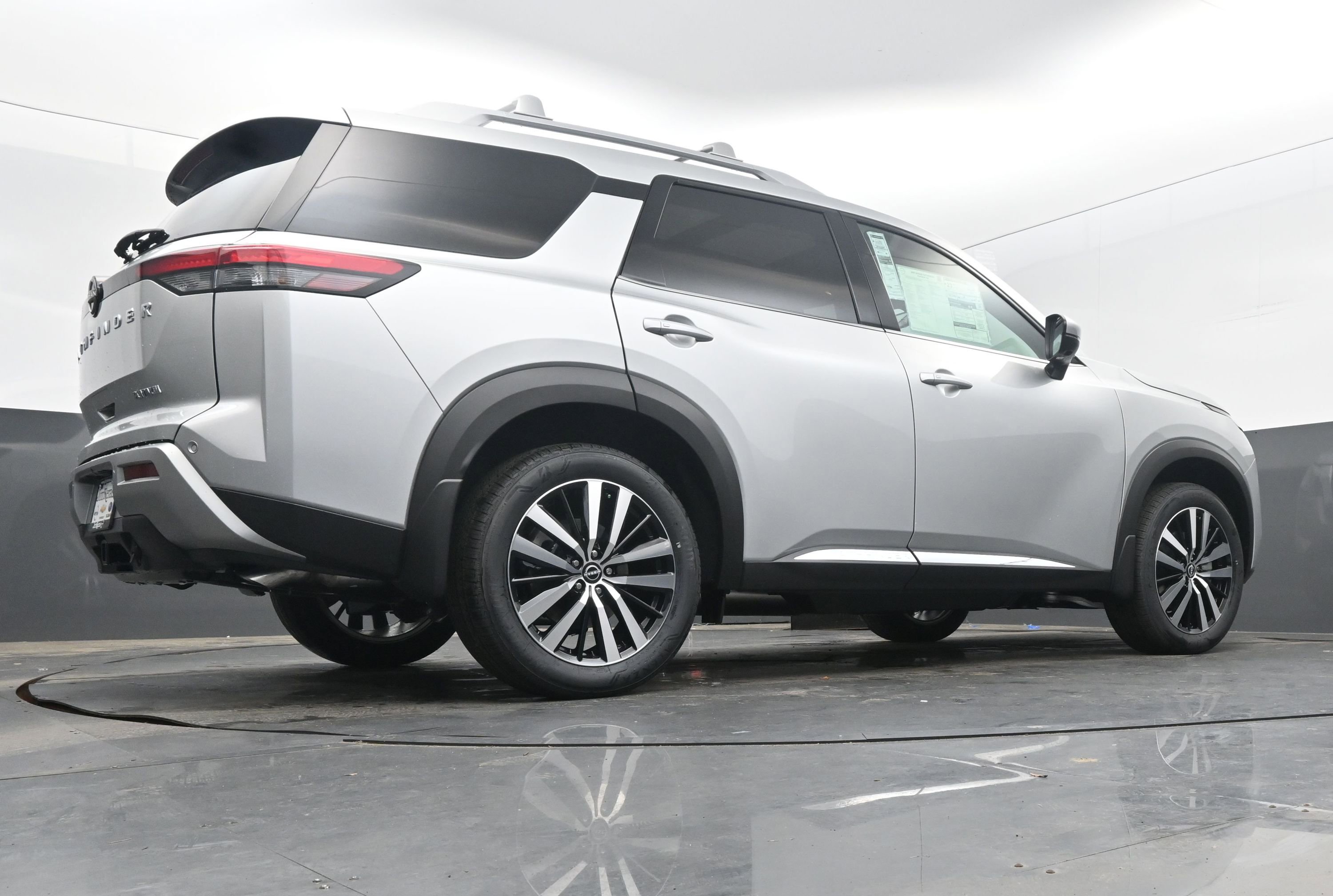 New 2025 Nissan Pathfinder Platinum image 30