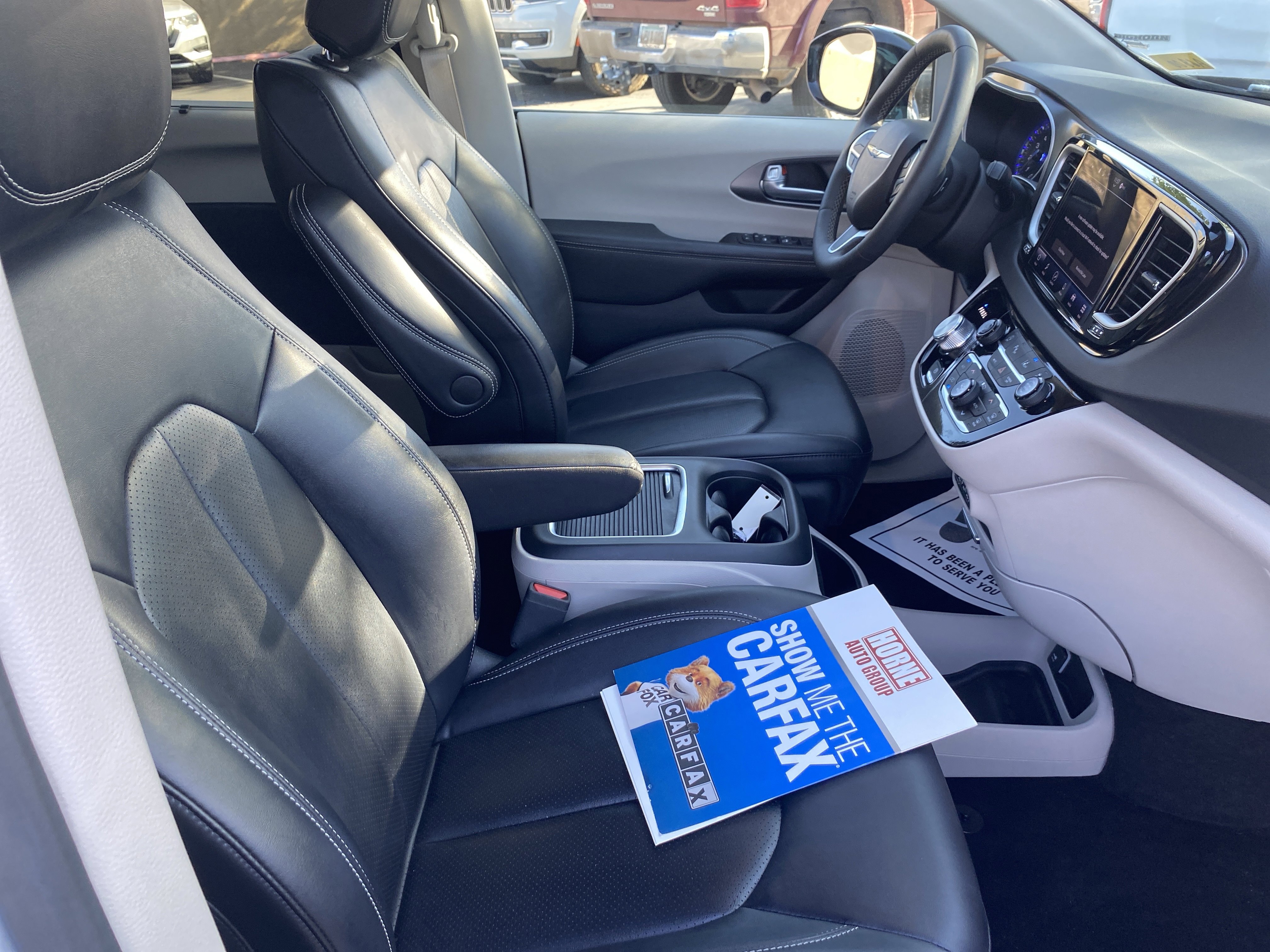 Used 2024 Chrysler Pacifica Touring-L FWD image 22