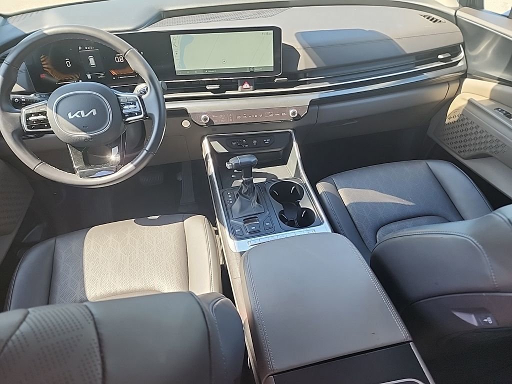 Used 2025 Kia Carnival image 12