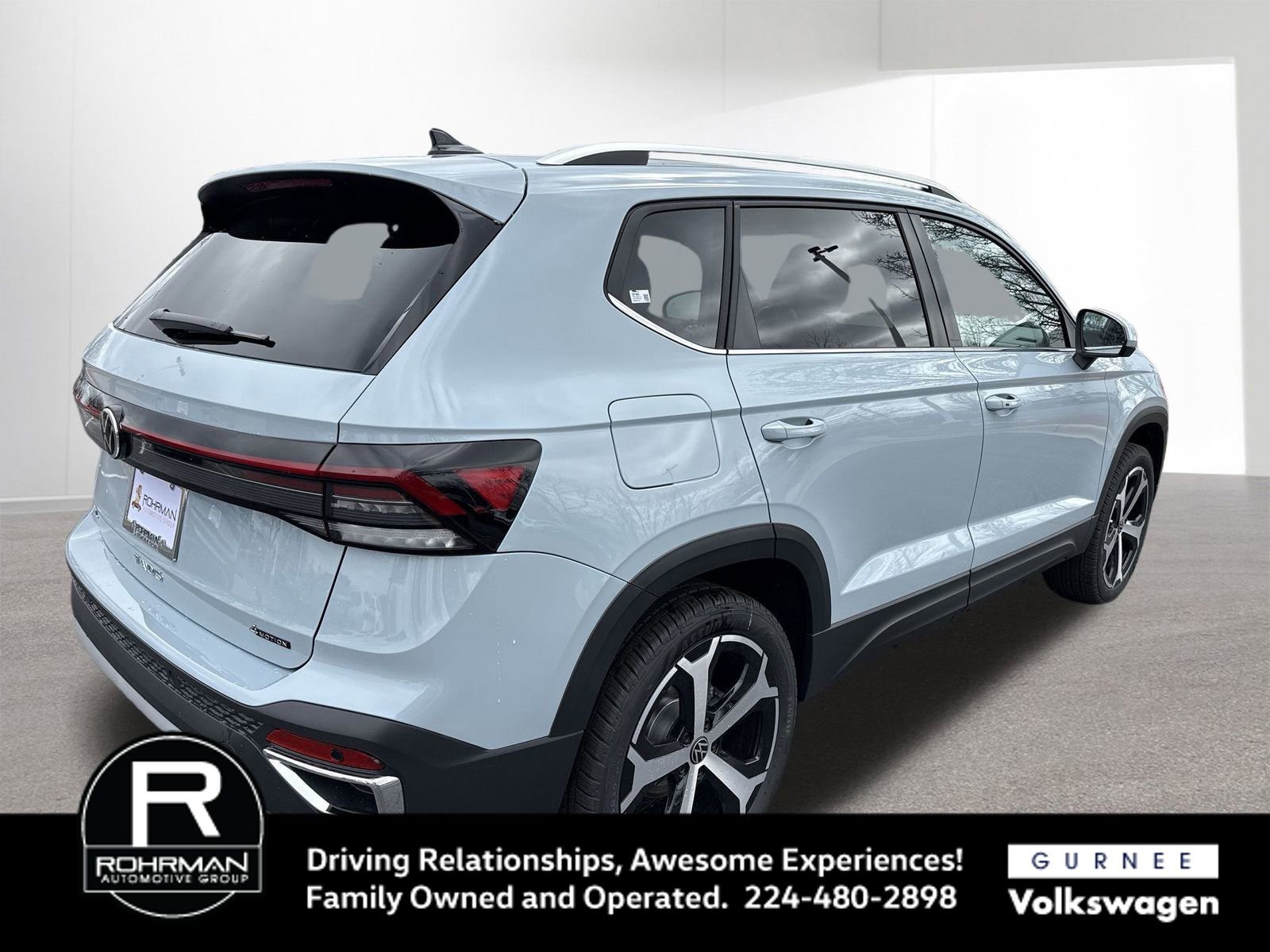 Used 2025 Volkswagen Taos SEL AWD/4WD image 10