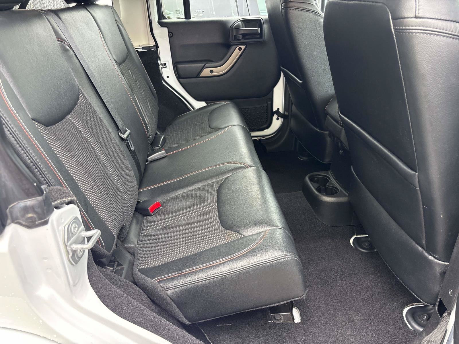 Used 2017 Jeep Wrangler Unlimited Sahara AWD/4WD image 8