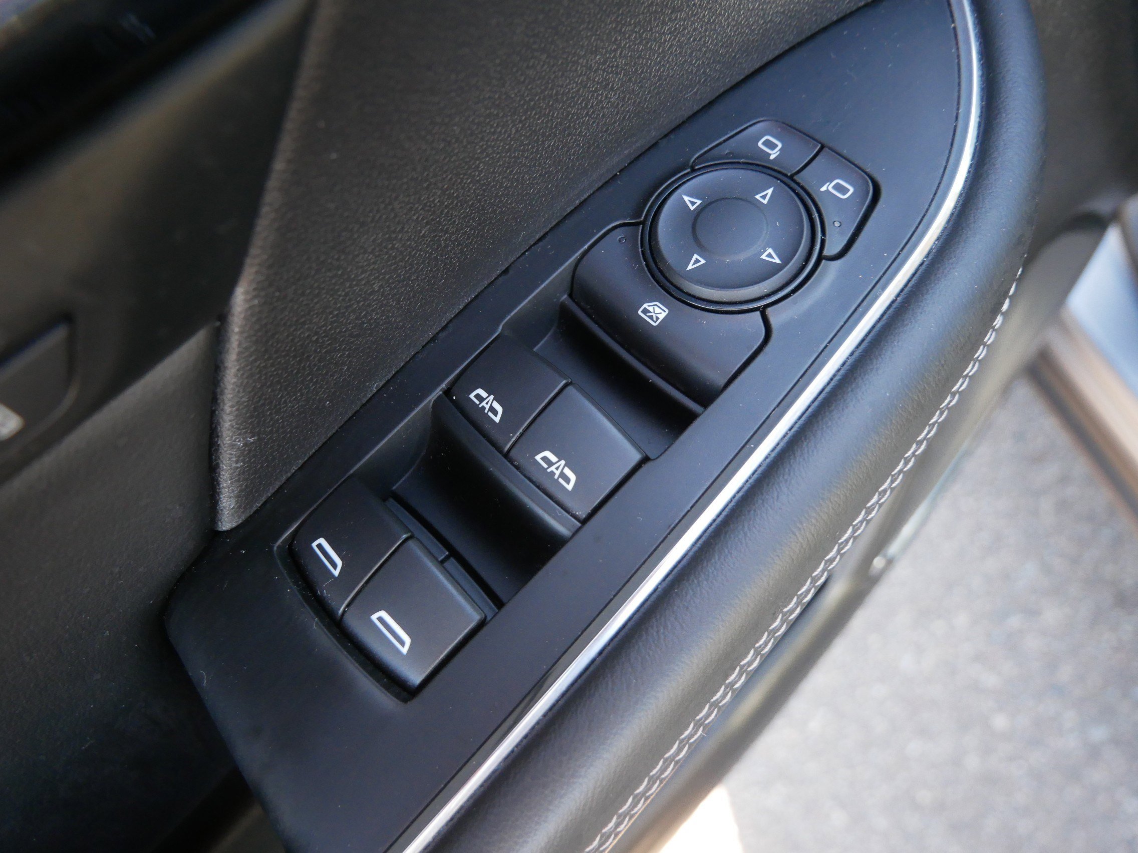 Used 2022 Buick Envision Essence w/ Technology Package I AWD/4WD image 22