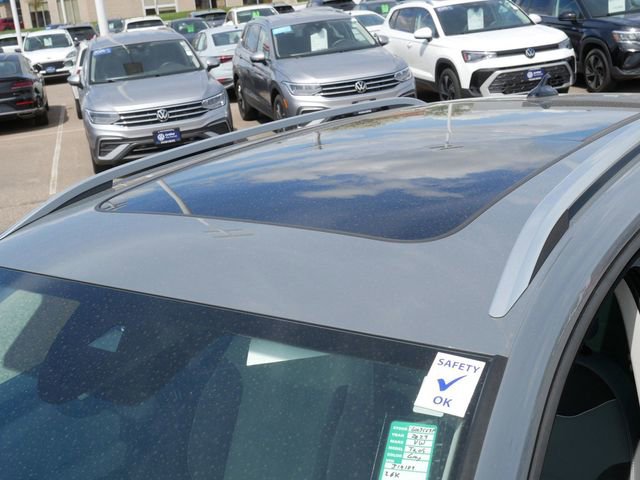 Certified 2023 Volkswagen Taos SE w/ Panoramic Sunroof Package AWD/4WD image 11