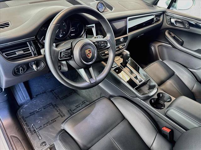 Certified 2025 Porsche Macan Turbo AWD/4WD image 4