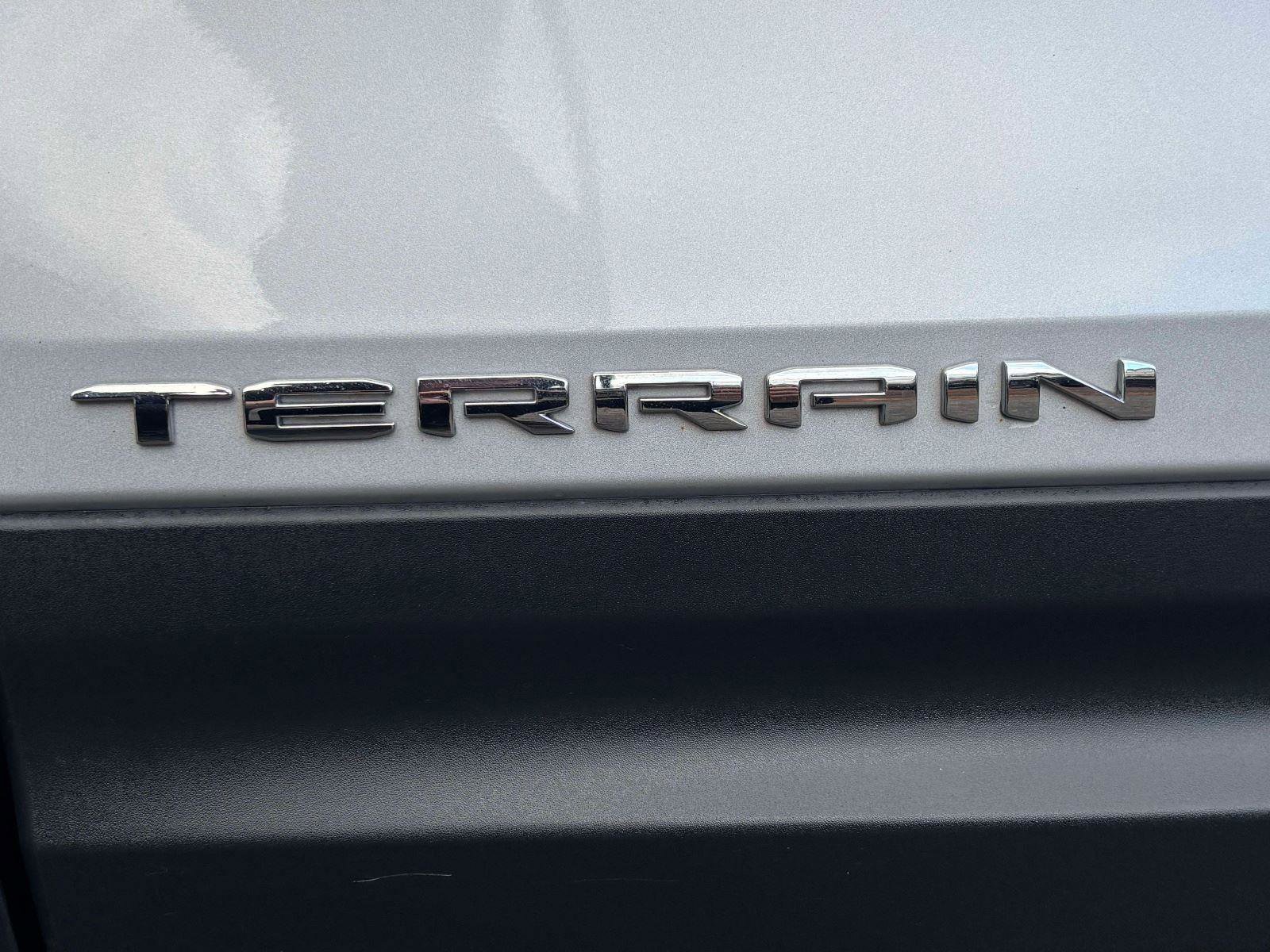 Used 2022 GMC Terrain SLE w/ Driver Convenience Package image 11