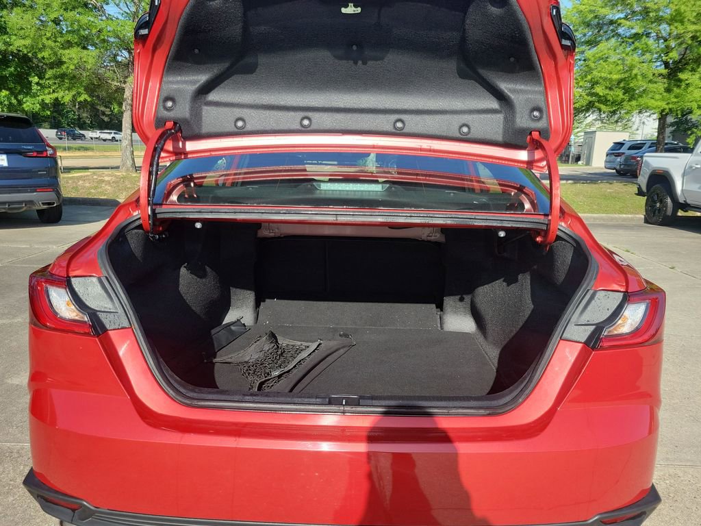 Used 2025 Toyota Camry SE w/ Convenience Package FWD image 12