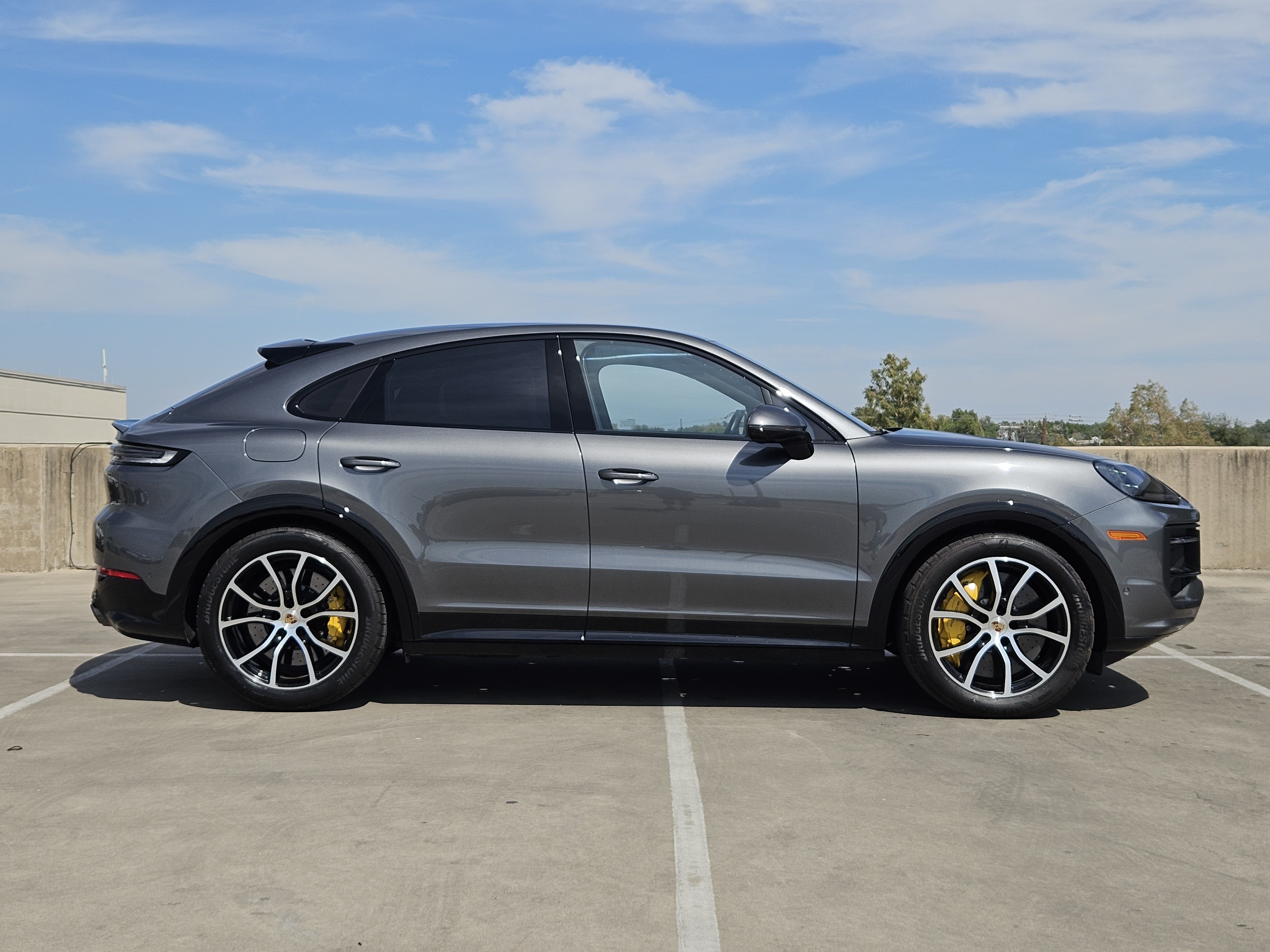 Certified 2025 Porsche Cayenne GTS AWD/4WD image 9