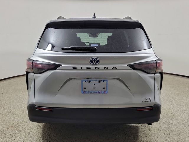 Used 2024 Toyota Sienna XLE FWD image 6