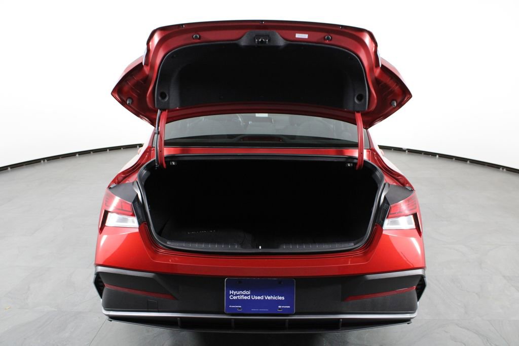 Certified 2025 Hyundai Elantra SEL image 17