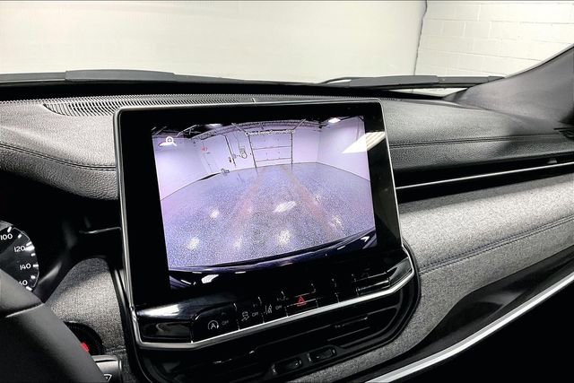 Used 2024 Jeep Compass Latitude image 14