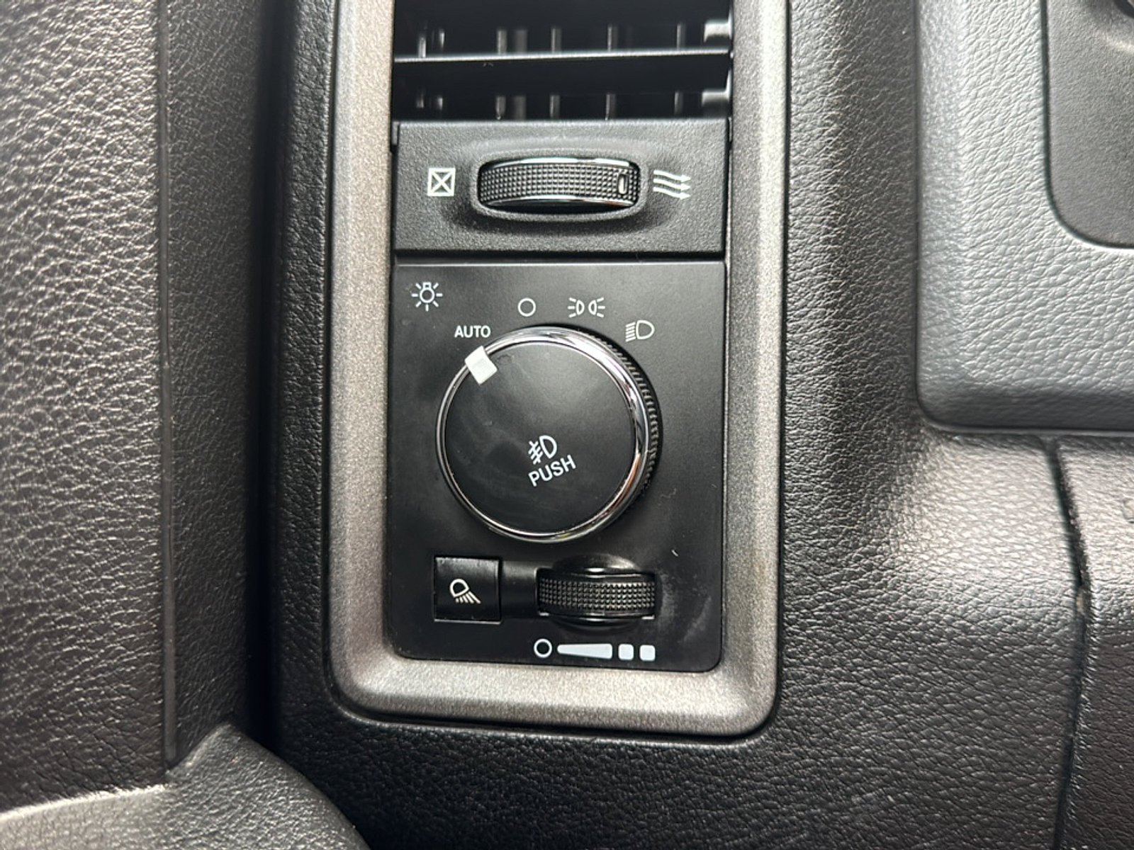 Used 2019 RAM 1500 Express w/ Express Value Package AWD/4WD image 26