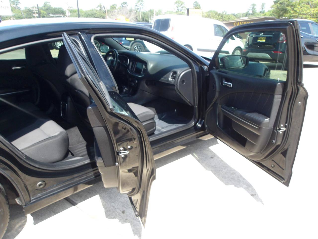 Used 2016 Dodge Charger SXT RWD image 6