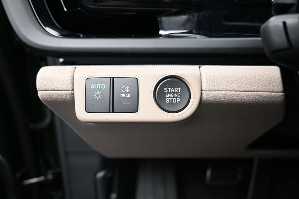 Certified 2025 Porsche Panamera RWD image 22