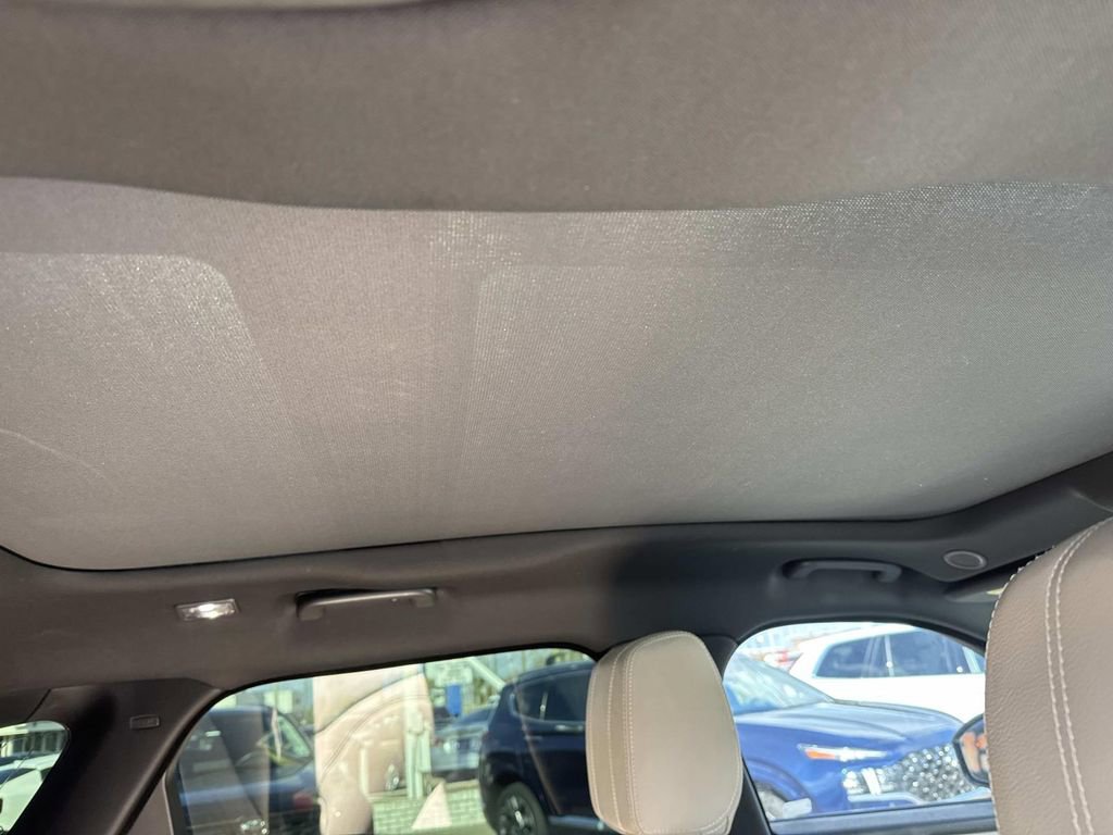 Used 2021 Land Rover Range Rover Velar R-Dynamic S image 12