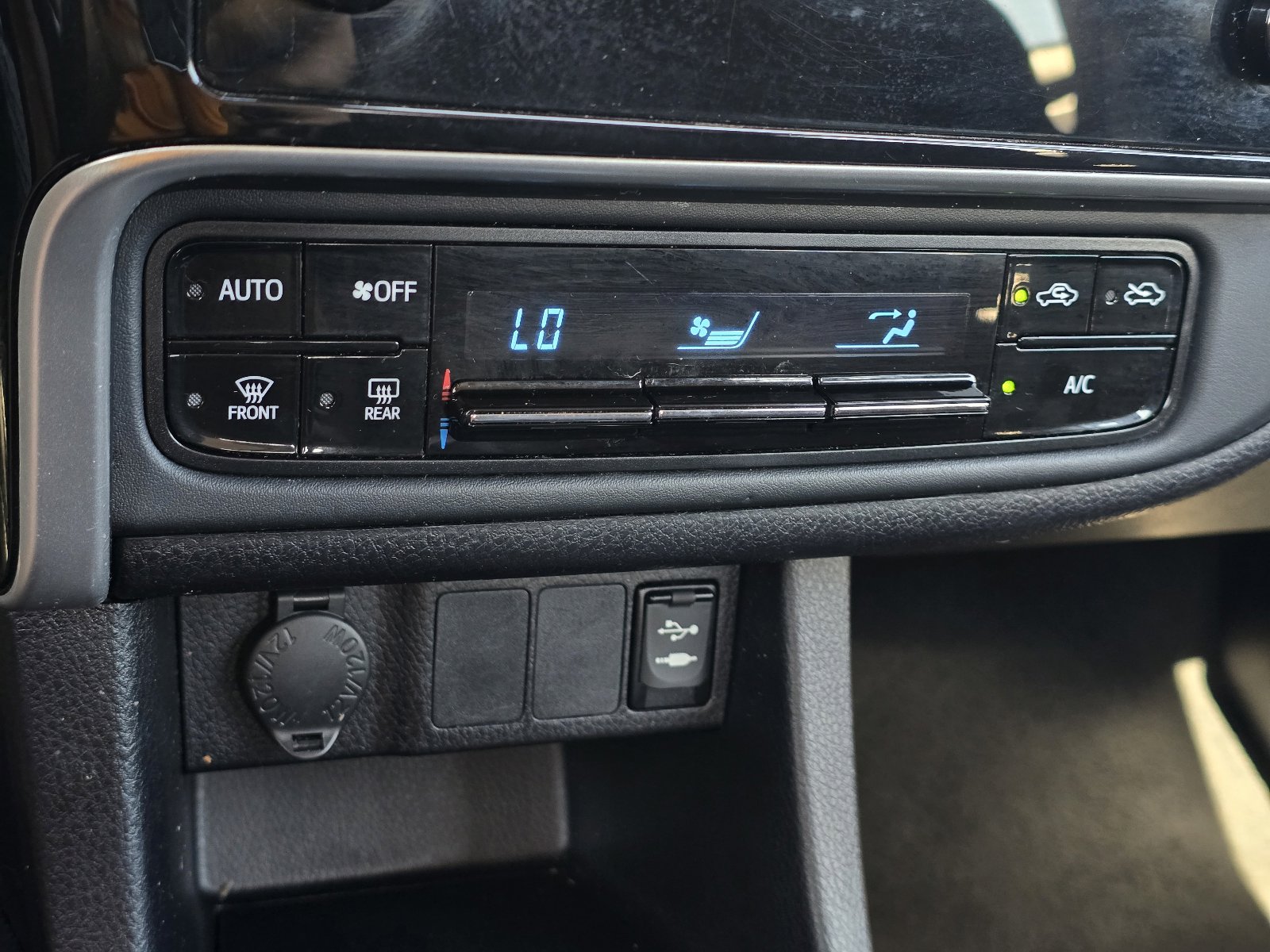 Used 2019 Toyota Corolla LE FWD image 19