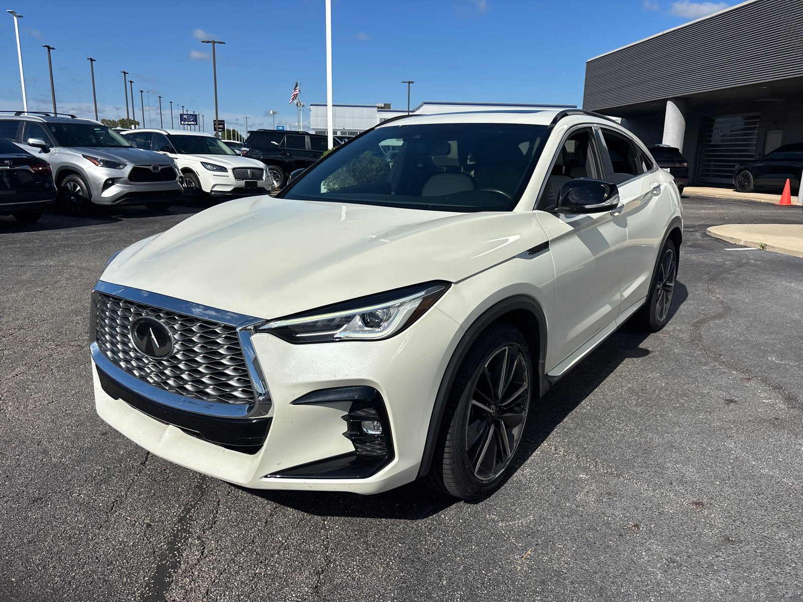 Used 2022 INFINITI QX55 Luxe w/ Cargo Package AWD/4WD image 3