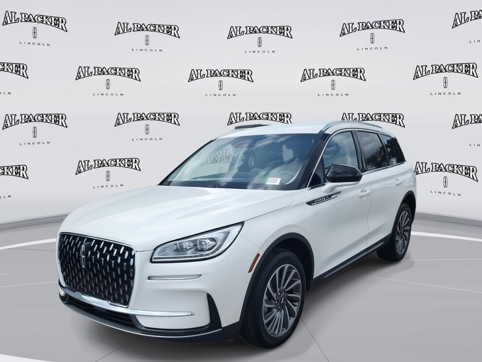 Used 2023 Lincoln Corsair Reserve image 1