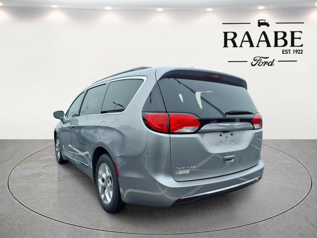 Used 2017 Chrysler Pacifica Touring-L w/ Tire & Wheel Group FWD image 14