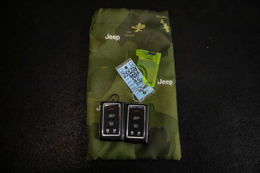 Used 2025 Jeep Grand Cherokee L Summit AWD/4WD image 55