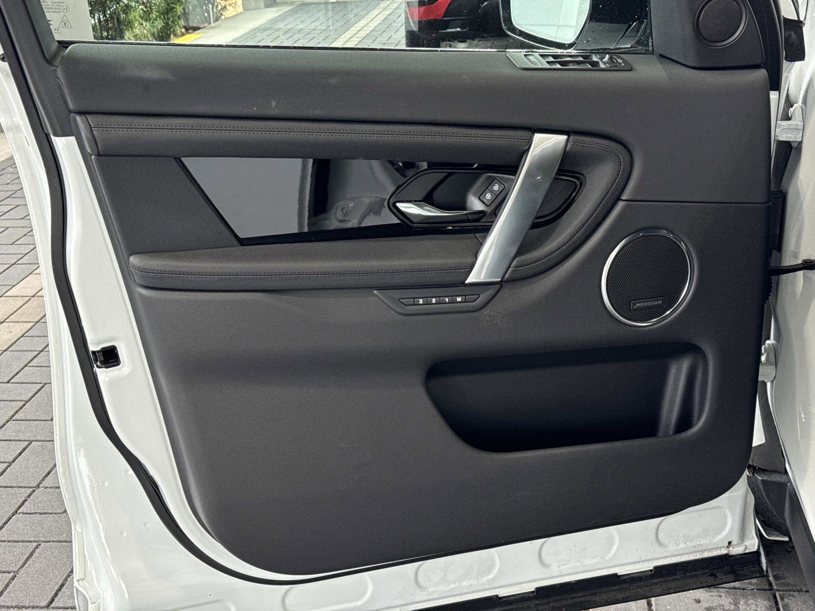 Certified 2025 Land Rover Discovery Sport S image 19