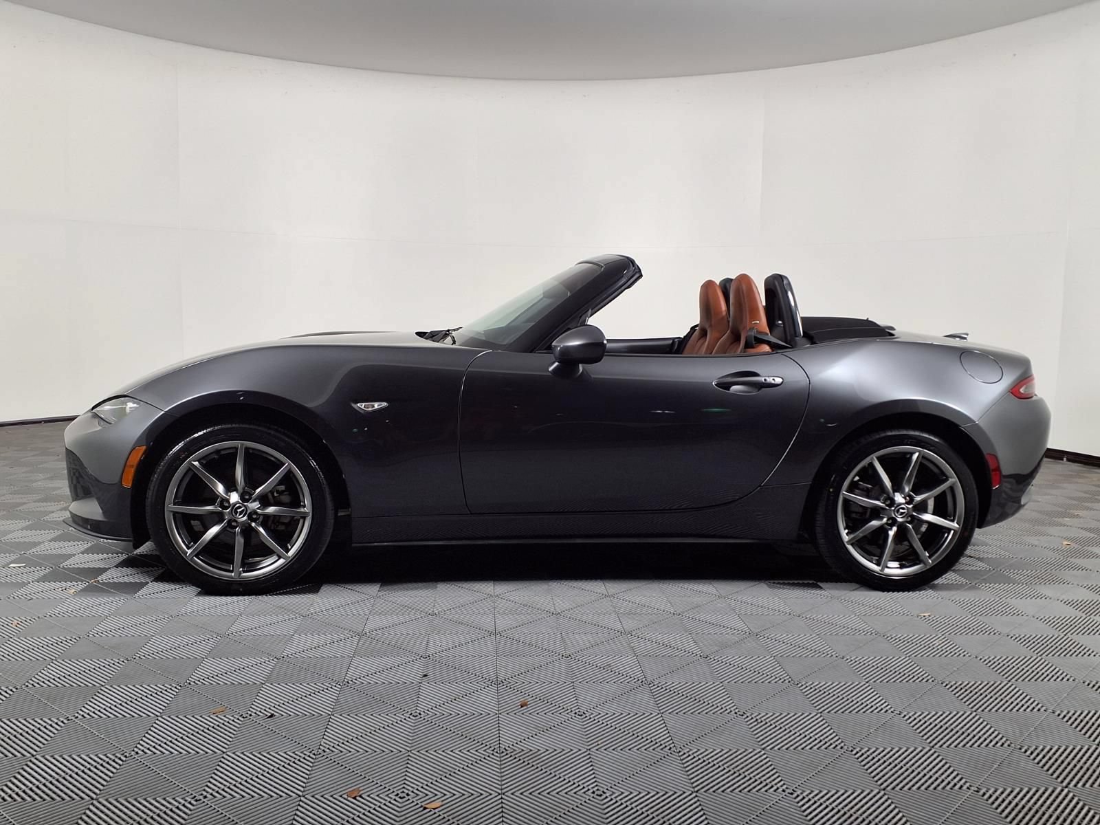 Used 2023 MAZDA MX-5 Miata Grand Touring RWD image 4