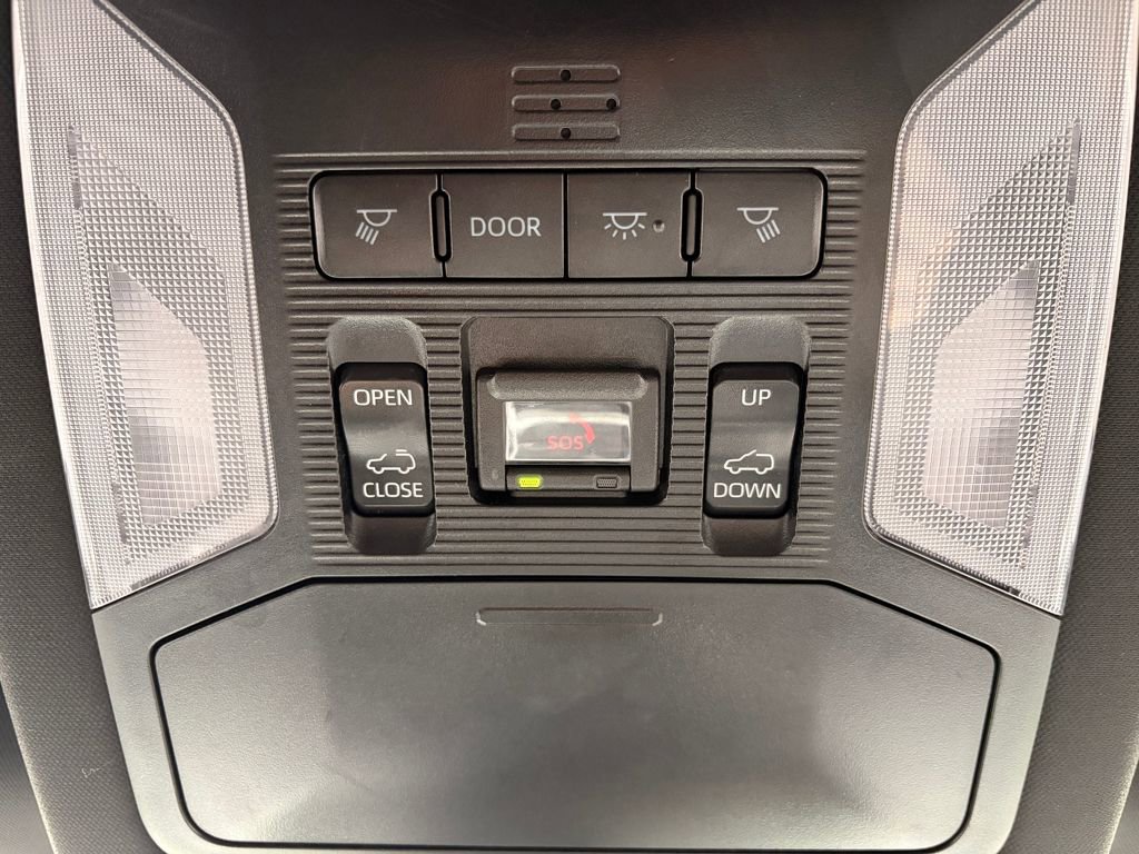 Used 2022 Toyota RAV4 SE w/ Weather & Moonroof Package image 26