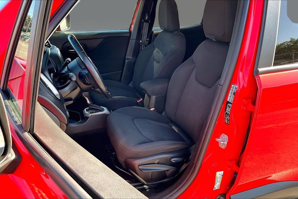 Used 2017 Jeep Renegade Latitude w/ Cold Weather Group AWD/4WD image 14