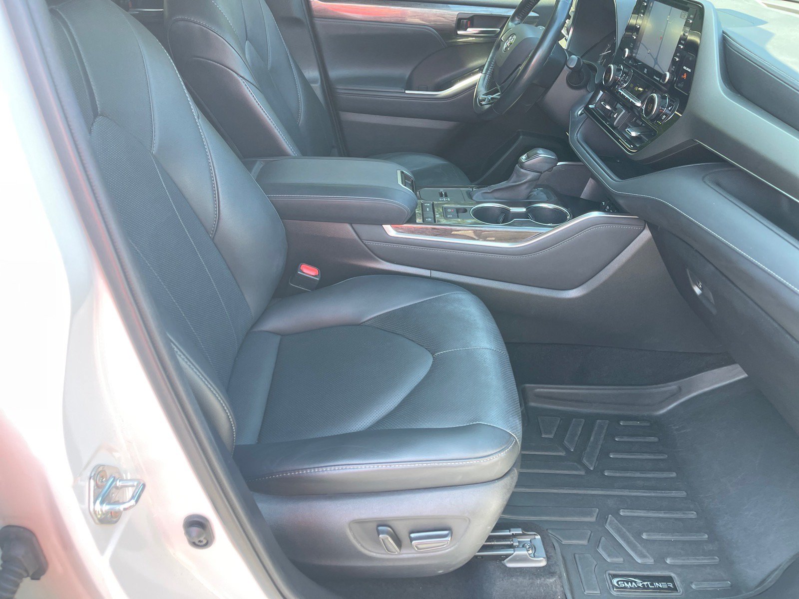 Used 2021 Toyota Highlander Limited FWD image 19