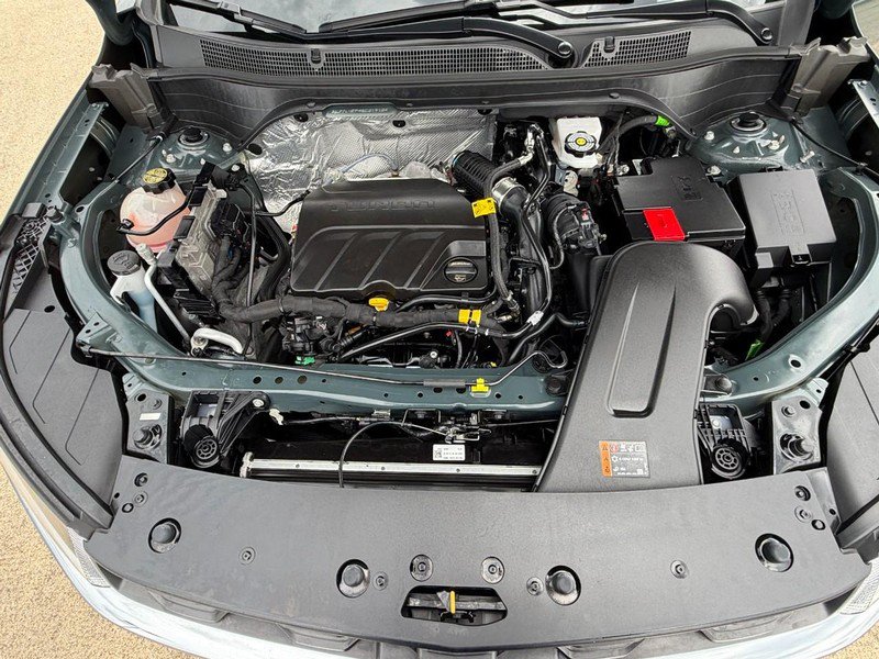 Used 2025 Chevrolet Trax LT FWD image 11
