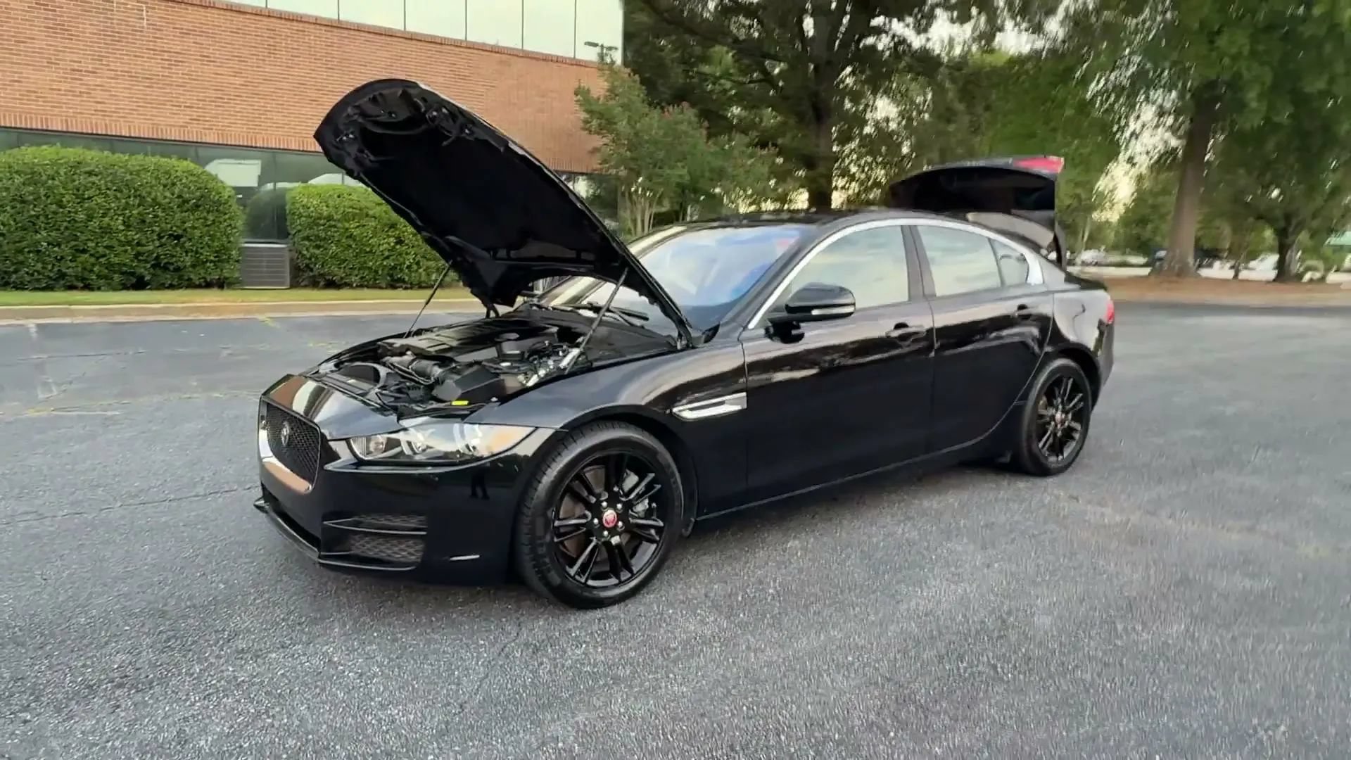 Used 2018 Jaguar XE Premium RWD image 72